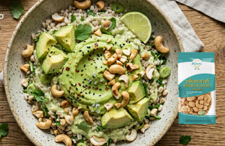 orzo avocado e anacardi